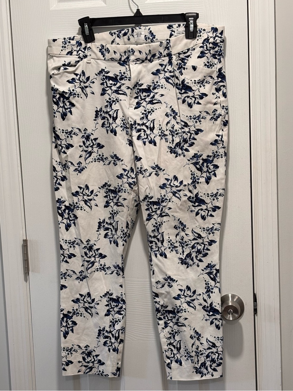 🟣GAP White and Blue Floral Cropped Pants - Picture 2 of 14